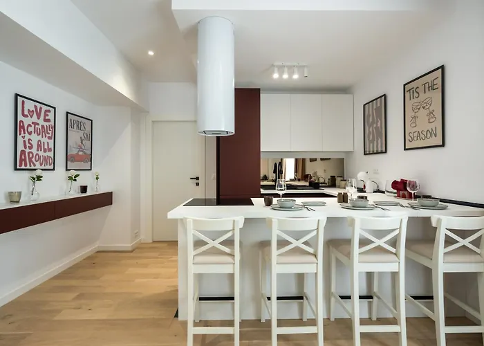 Ace Of Hearts 1 Bedroom Apartment,parking, Fast Wi-fi In One Cotroceni Διαμέρισμα Βουκουρέστι
