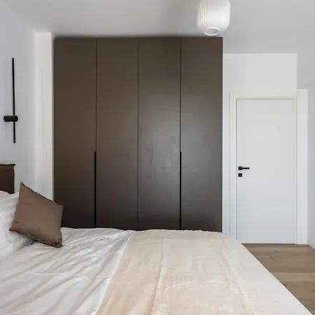 Apartment Ace Of Hearts 1 Bedroom Apartment,parking, Fast Wi-fi In One Cotroceni Bucharest