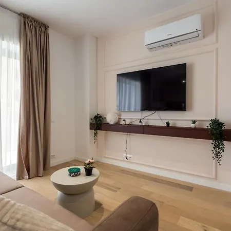 Ace Of Hearts 1 Bedroom Apartment,parking, Fast Wi-fi In One Cotroceni Διαμέρισμα *