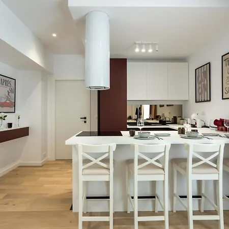 Ace Of Hearts 1 Bedroom Apartment,parking, Fast Wi-fi In One Cotroceni Διαμέρισμα Βουκουρέστι