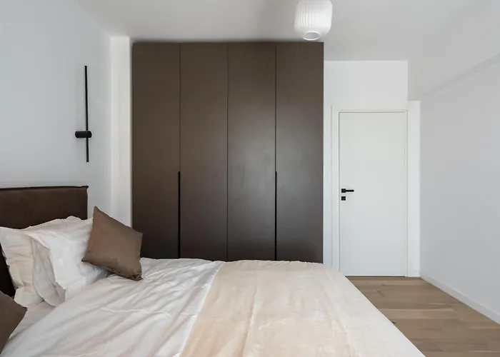 Апартаменти Ace Of Hearts 1 Bedroom Apartment,parking, Fast Wi-fi In One Cotroceni Бухарест