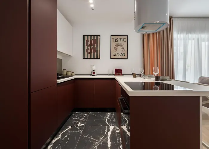 Ace Of Hearts 1 Bedroom Apartment,parking, Fast Wi-fi In One Cotroceni Апартаменти Бухарест